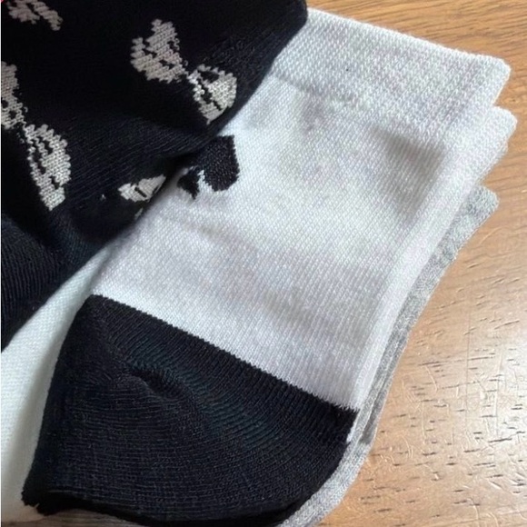 Kate Spade 3 Pack of Quarter Socks-Perfect for adding that touch of style - Picture 3 of 3